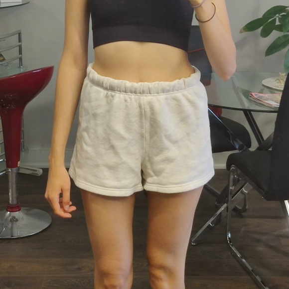 Aritzia TNA Cozy Fleece Perfect Hi-Rise 3" Sweatshort in Heather cloud white - Picture 2 of 11